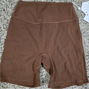 NWT BUFFBUNNY LEGACY SHORT 6”